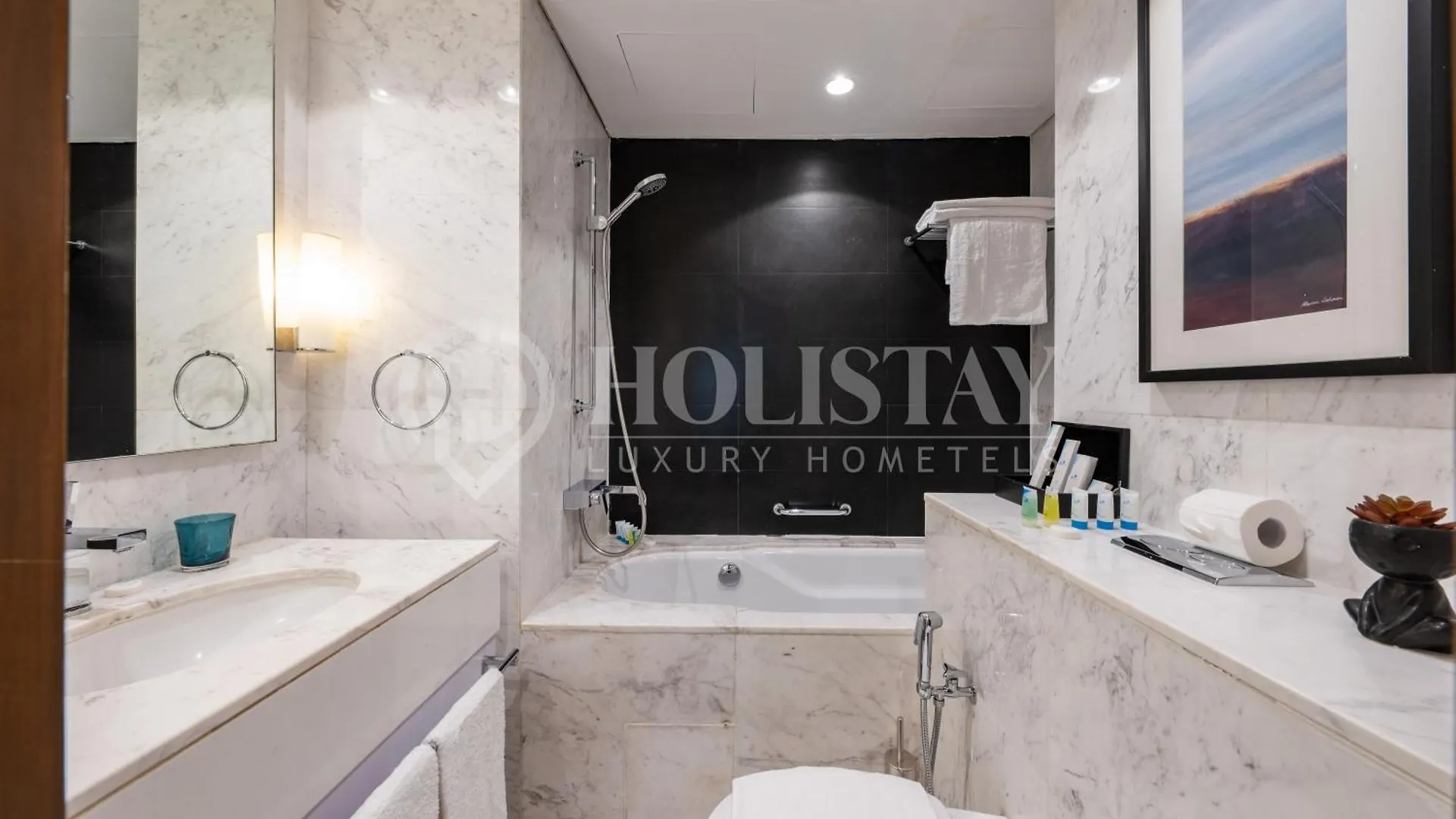 Holistay Luxury Homes - Burj Khalifa View - Direct Access Dubai Mall 0*,  الإمارات العربية المتحدة